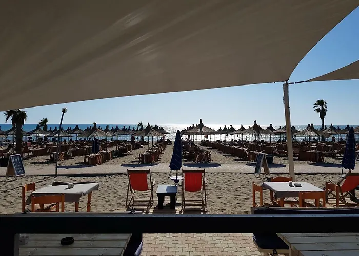 Restorant Luani ホテル 4*